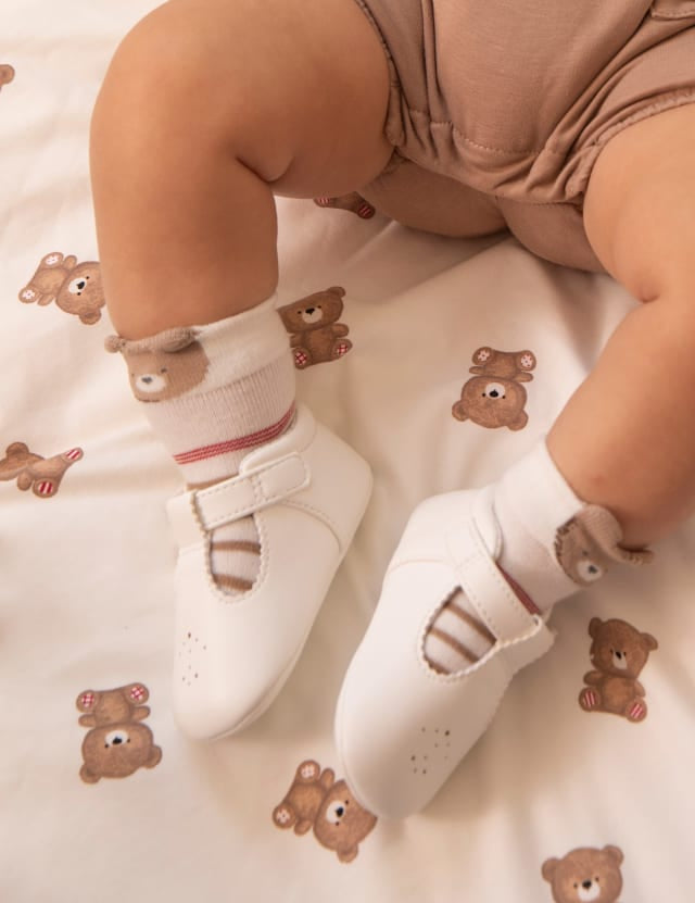 baby girl mary jane shoes. my first shoes, baby shoes, white mayoral baby clothes