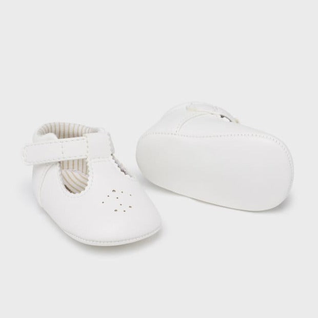 baby girl mary jane shoes. my first shoes, baby shoes, white